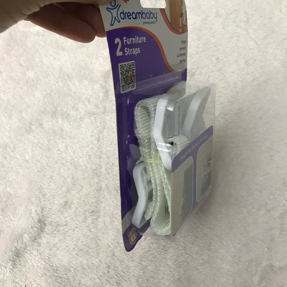 ✨✨5/$10✨✨Dreambaby 2 Furniture Straps Helps Secure Furniture To Wall Prevents - Picture 5 of 11
